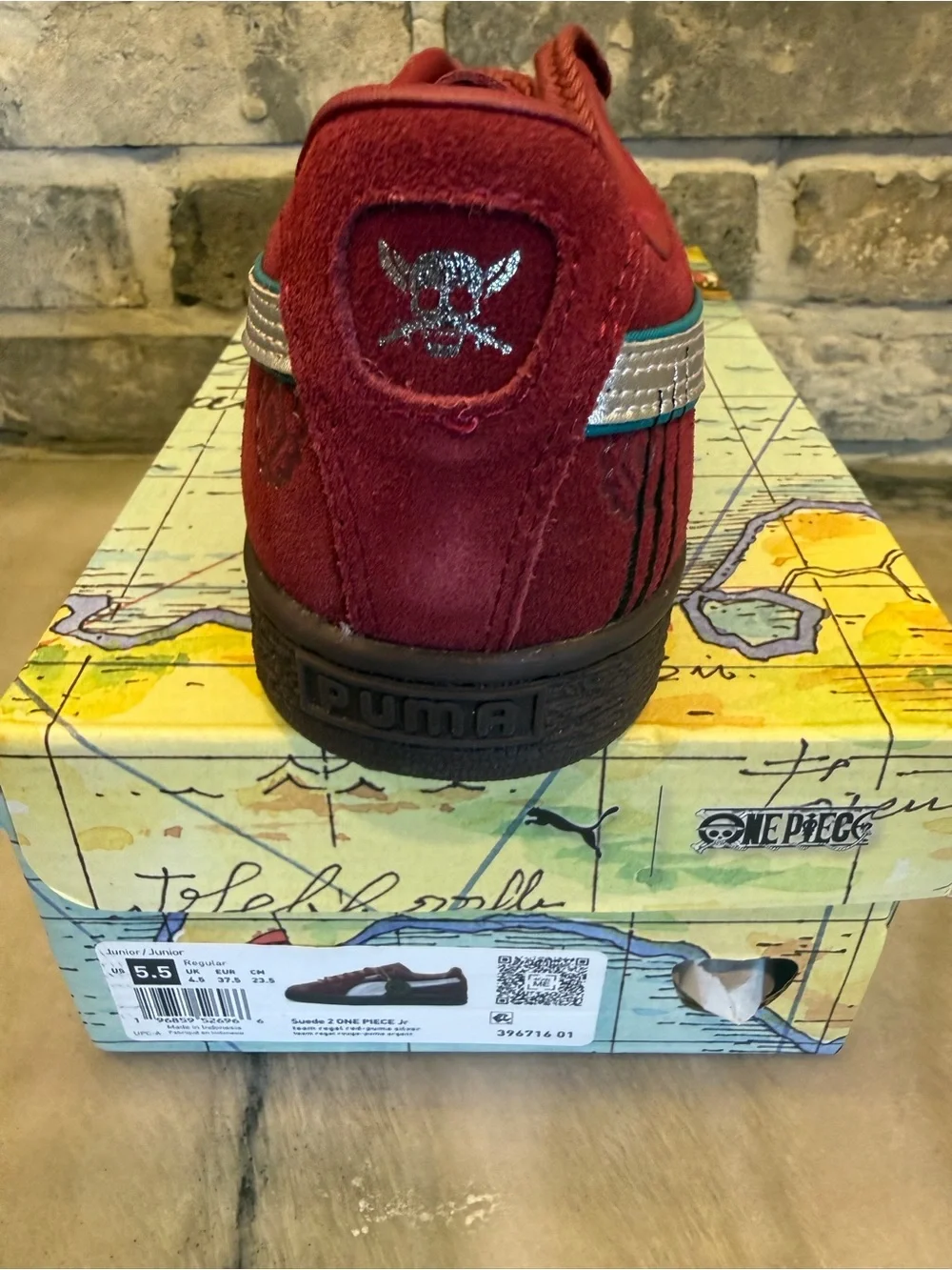 Puma Suede Juniors Burgundy Sneaker with Silver Formstripe size 5.5 Junior
